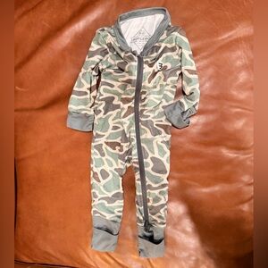 BURLEBO Camouflage Baby Onesie with Zipper